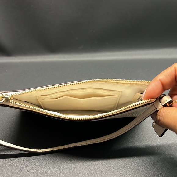 EUC COACH Dahlia Floral Rivets Wristlet - Picture 4 of 6